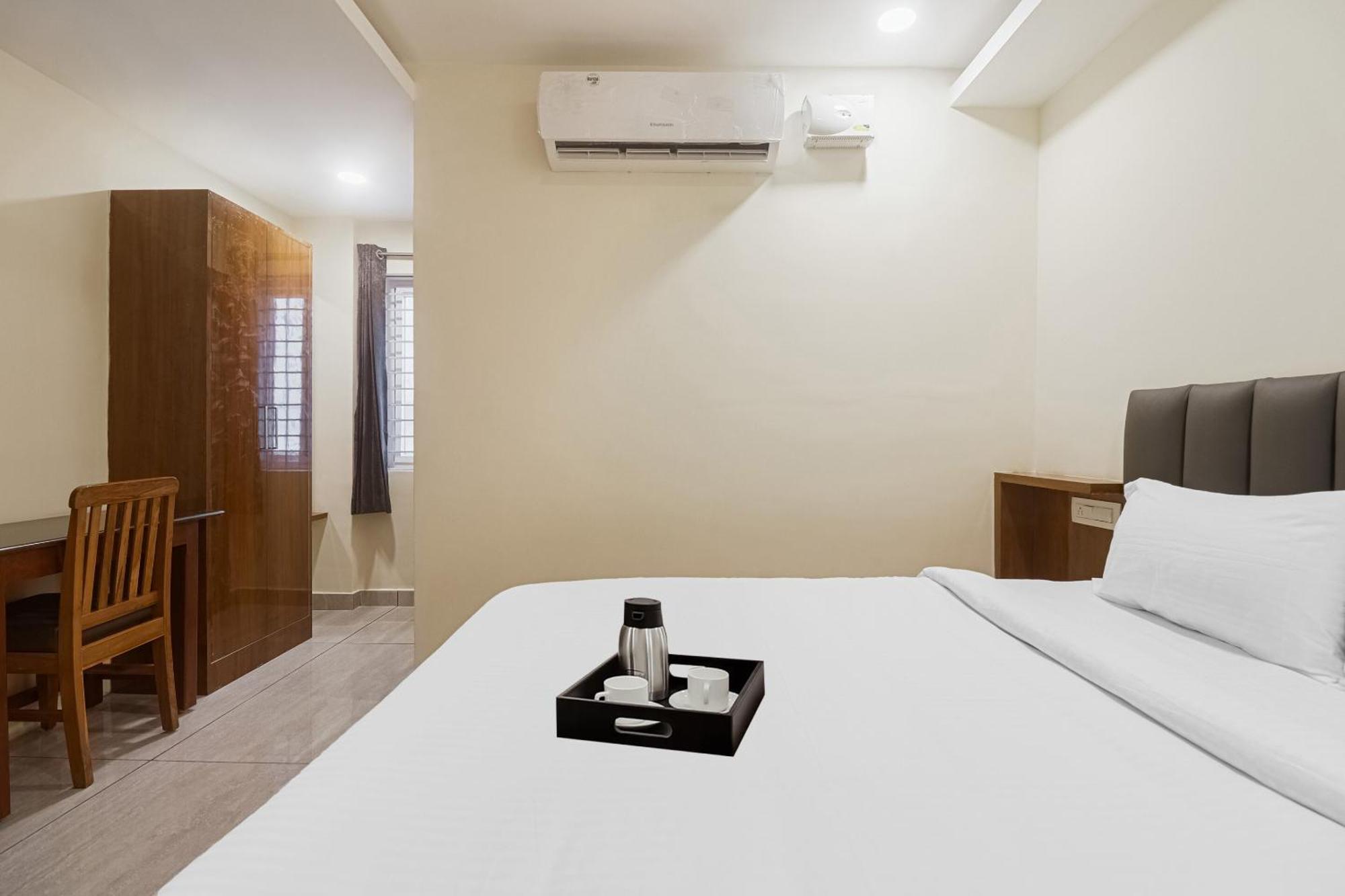 Отель Townhouse Dj Grand Тирупати Экстерьер фото