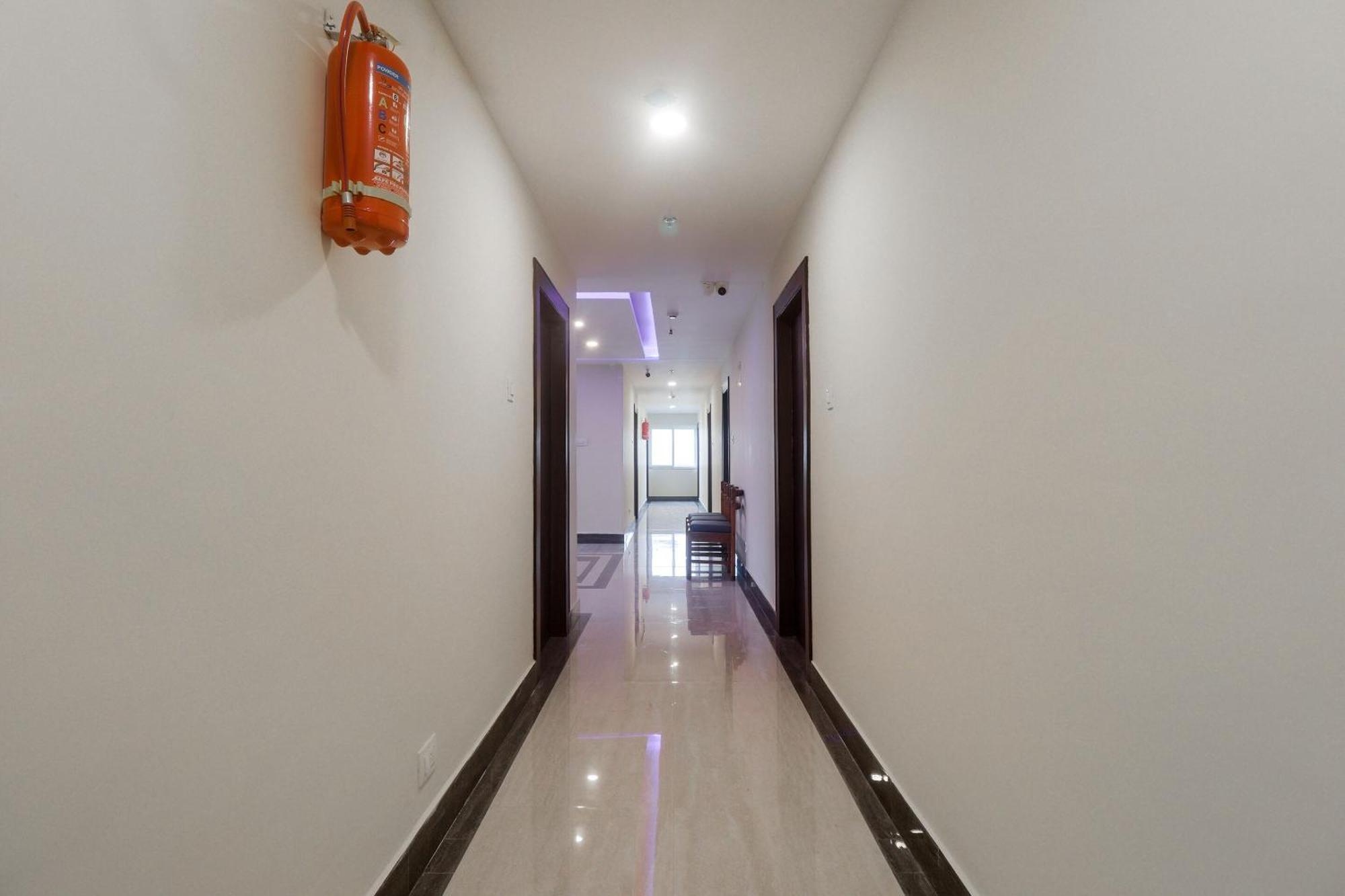 Отель Townhouse Dj Grand Тирупати Экстерьер фото