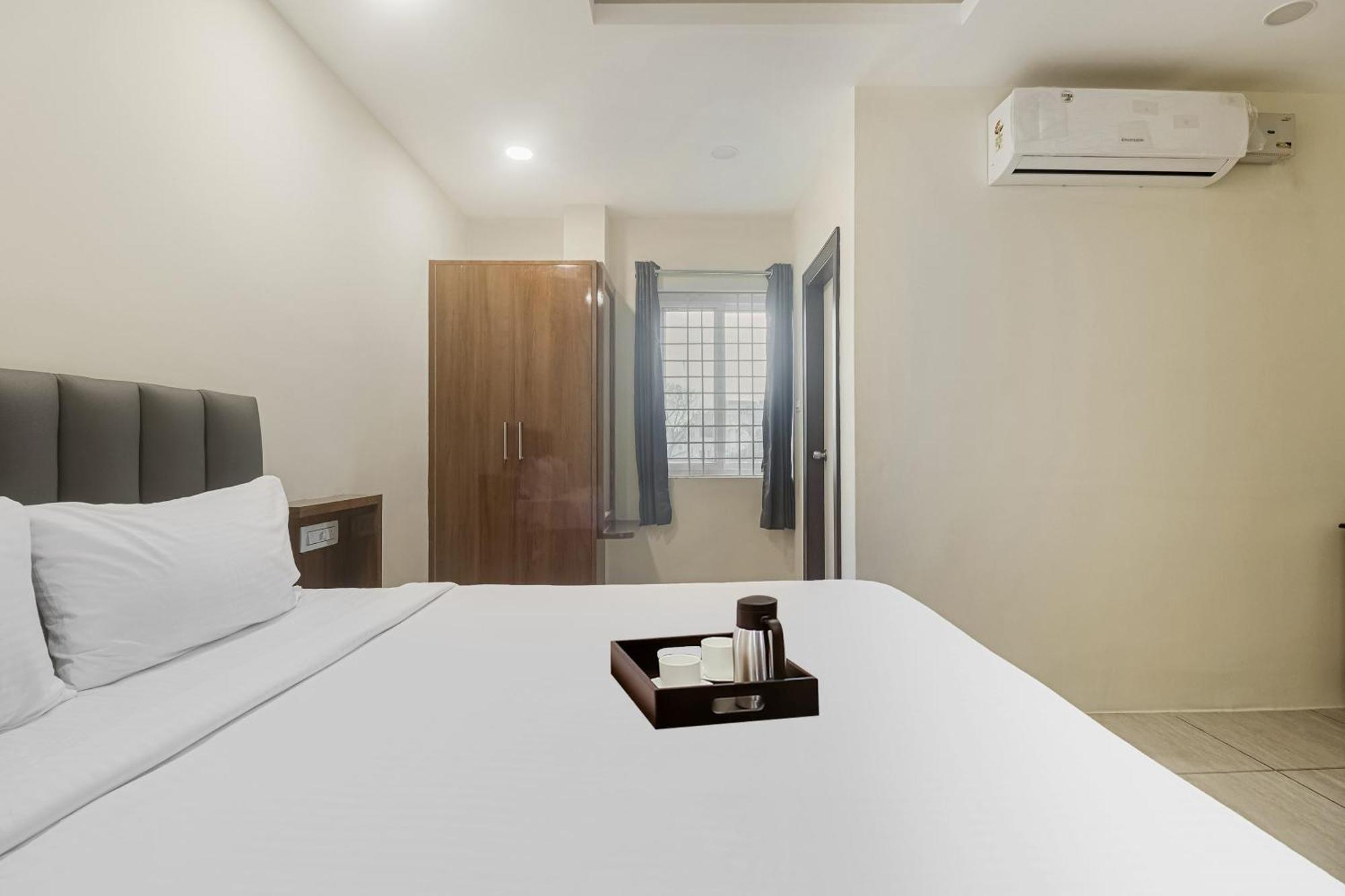 Отель Townhouse Dj Grand Тирупати Экстерьер фото