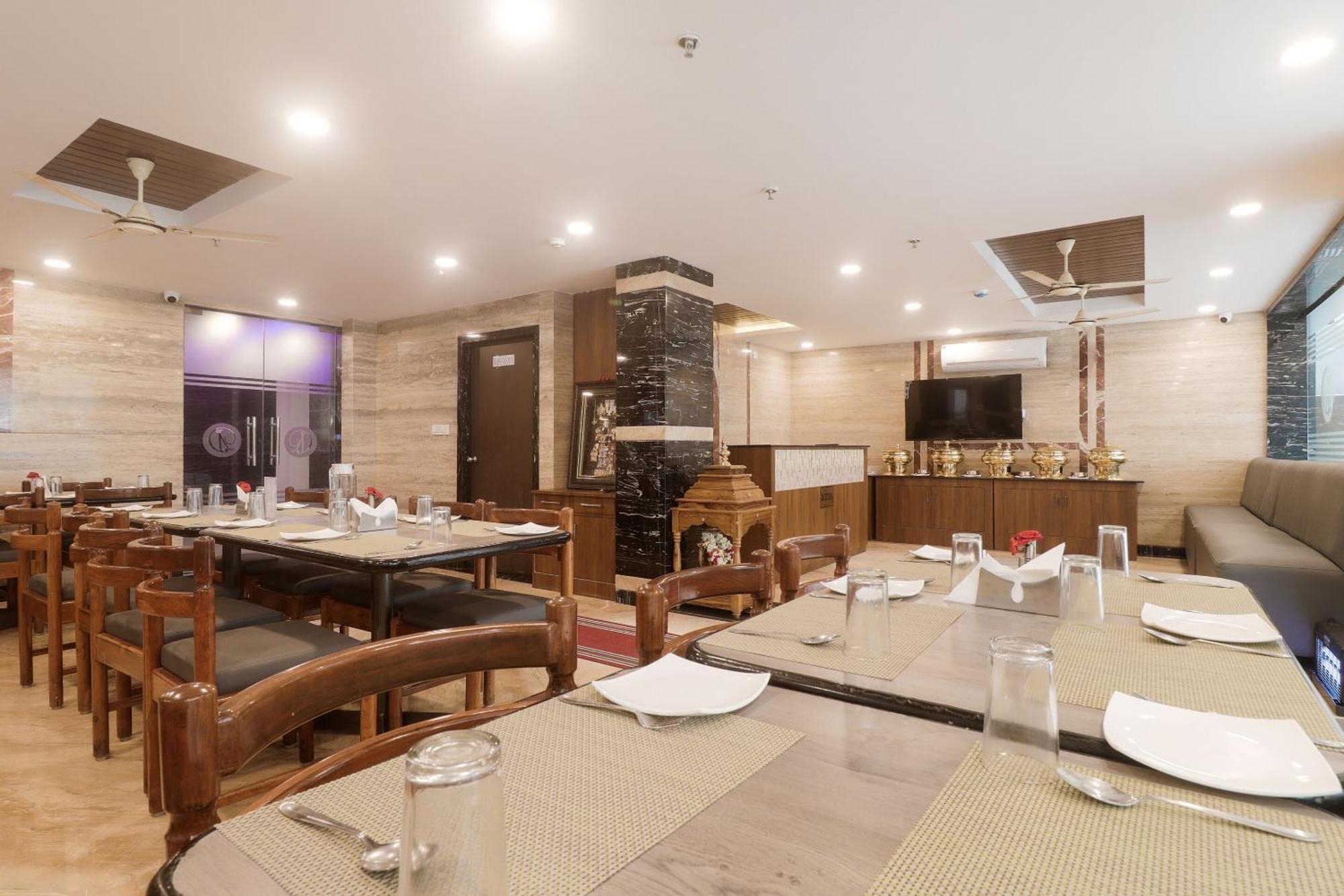 Отель Townhouse Dj Grand Тирупати Экстерьер фото