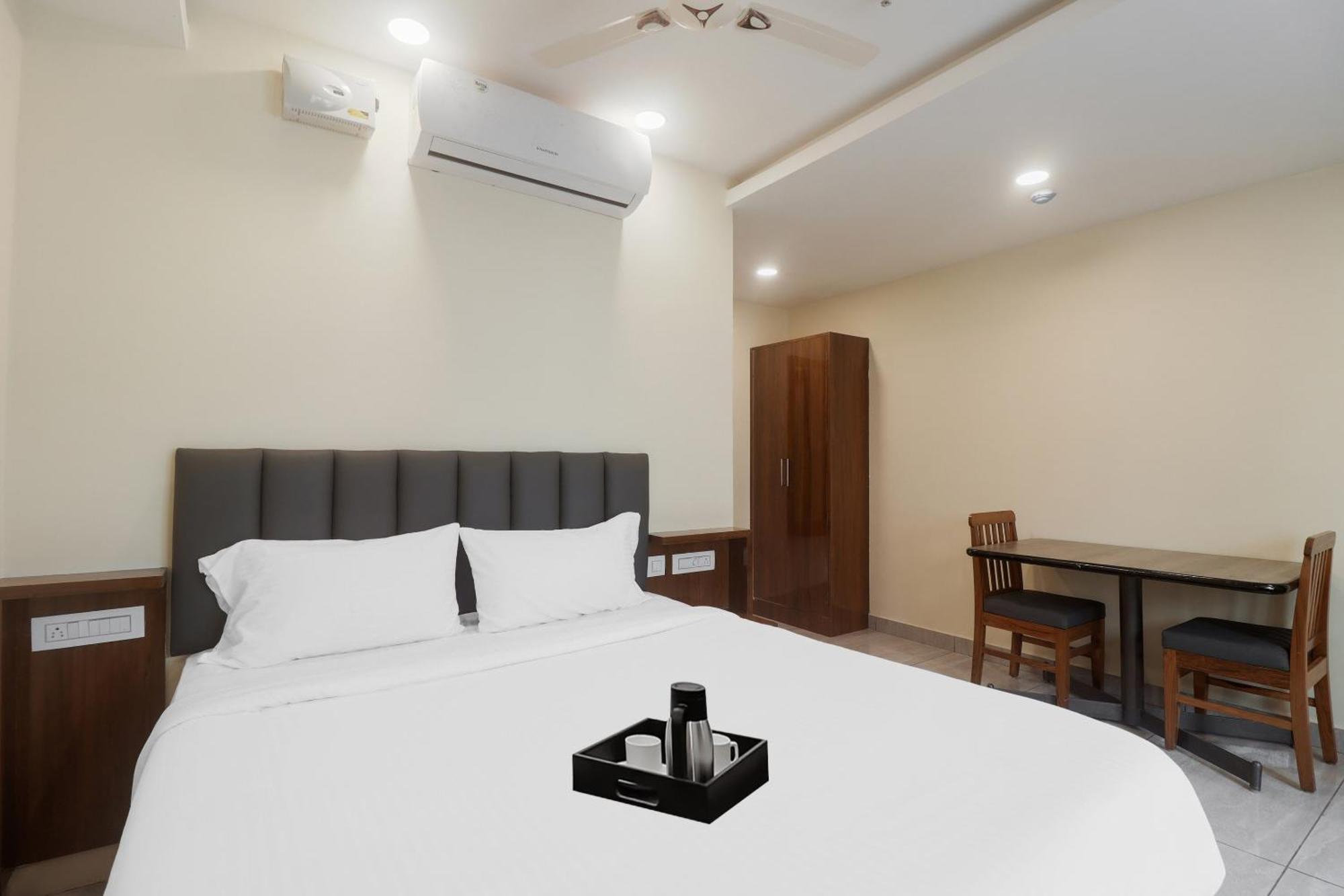 Отель Townhouse Dj Grand Тирупати Экстерьер фото
