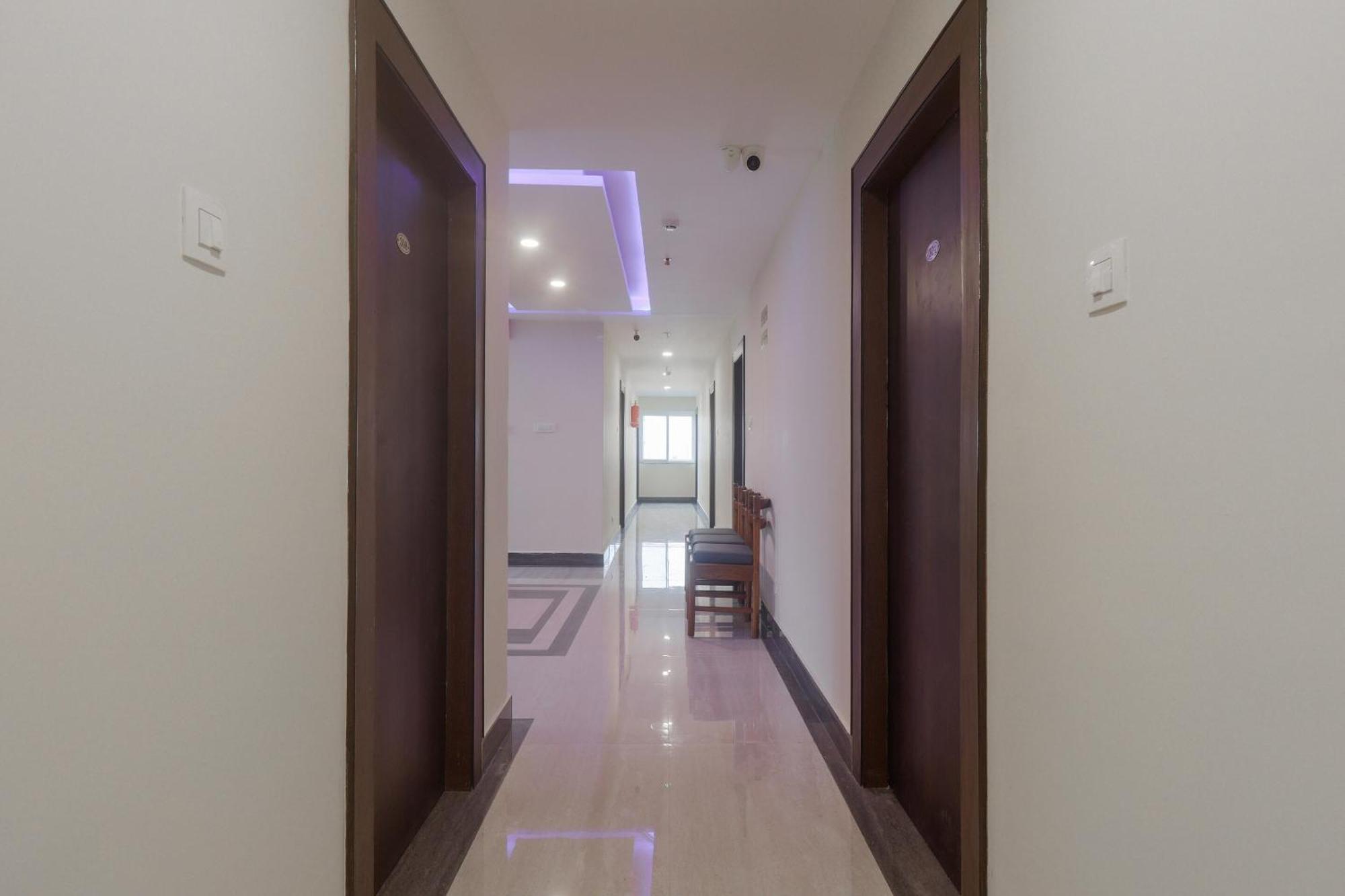 Oyo 84342 Hotel Dj Grand Тирупати Экстерьер фото