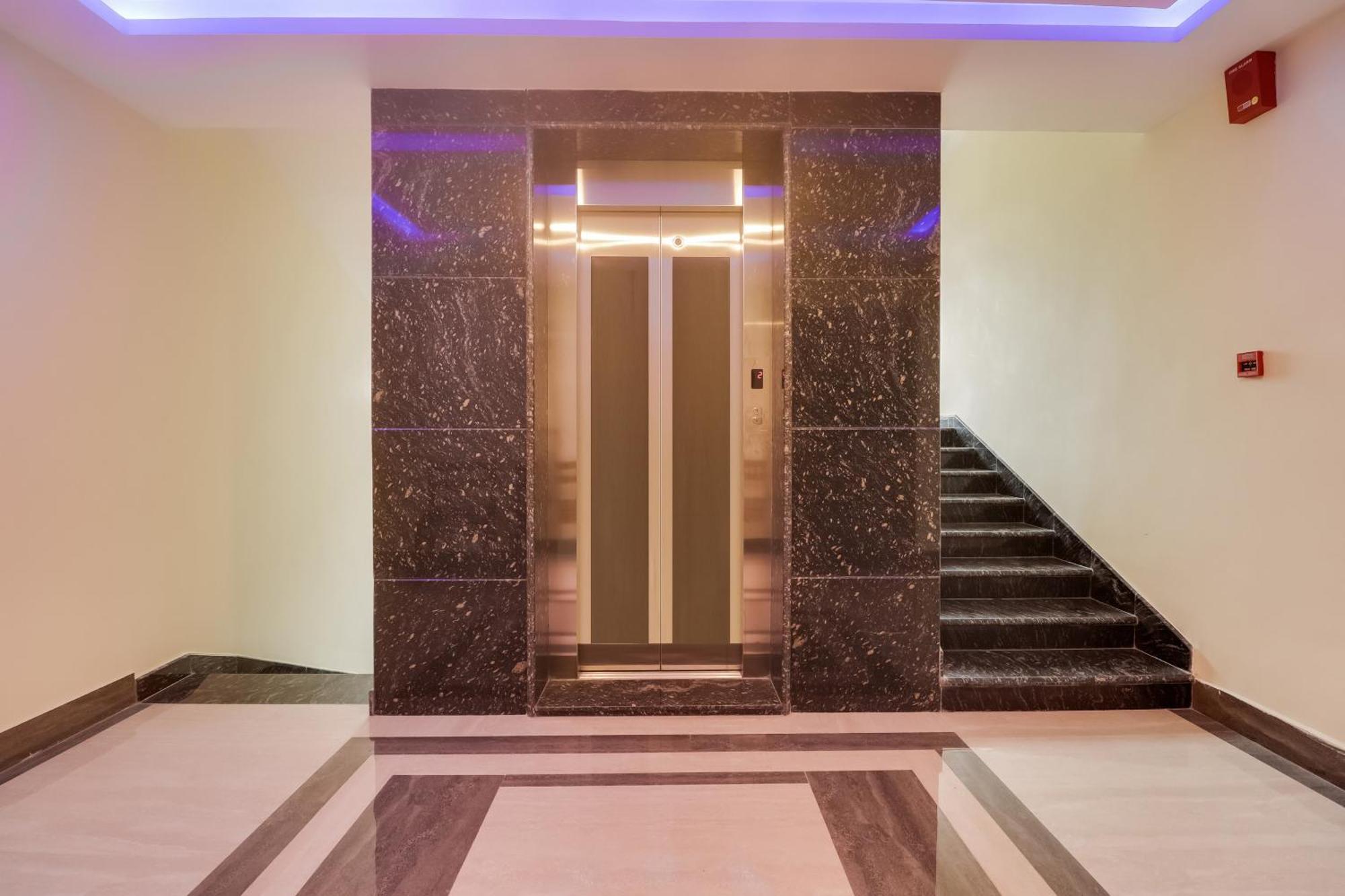 Oyo 84342 Hotel Dj Grand Тирупати Экстерьер фото