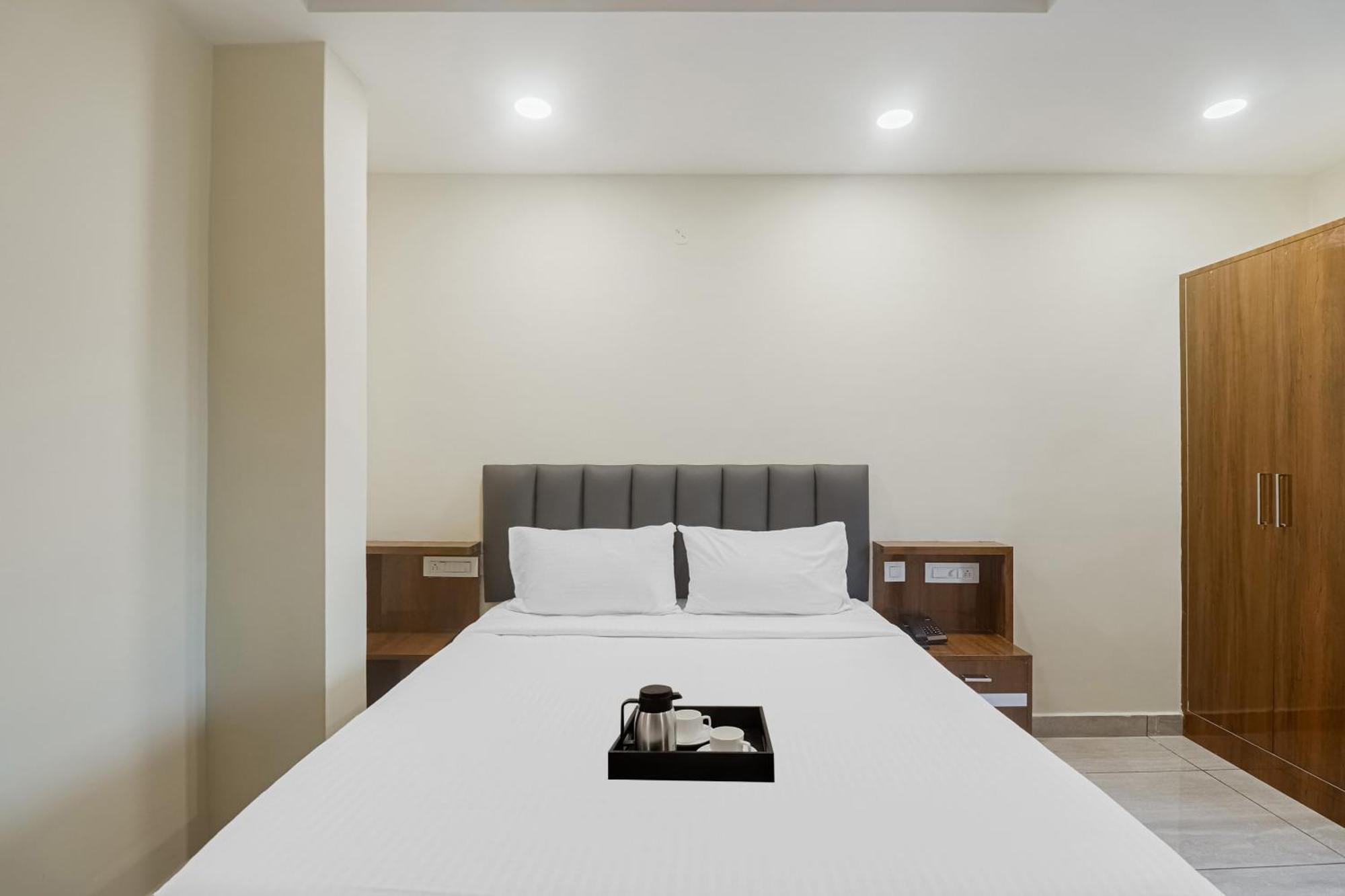 Отель Townhouse Dj Grand Тирупати Экстерьер фото