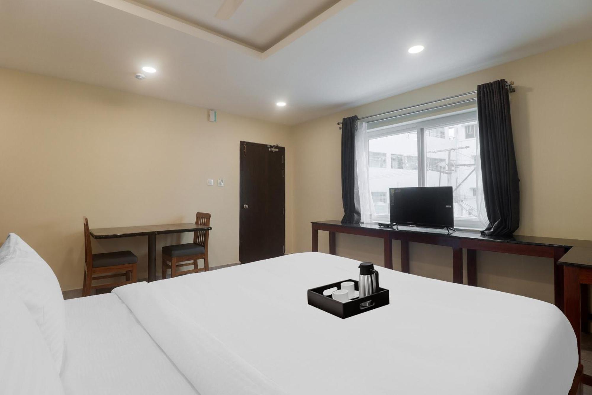Отель Townhouse Dj Grand Тирупати Экстерьер фото