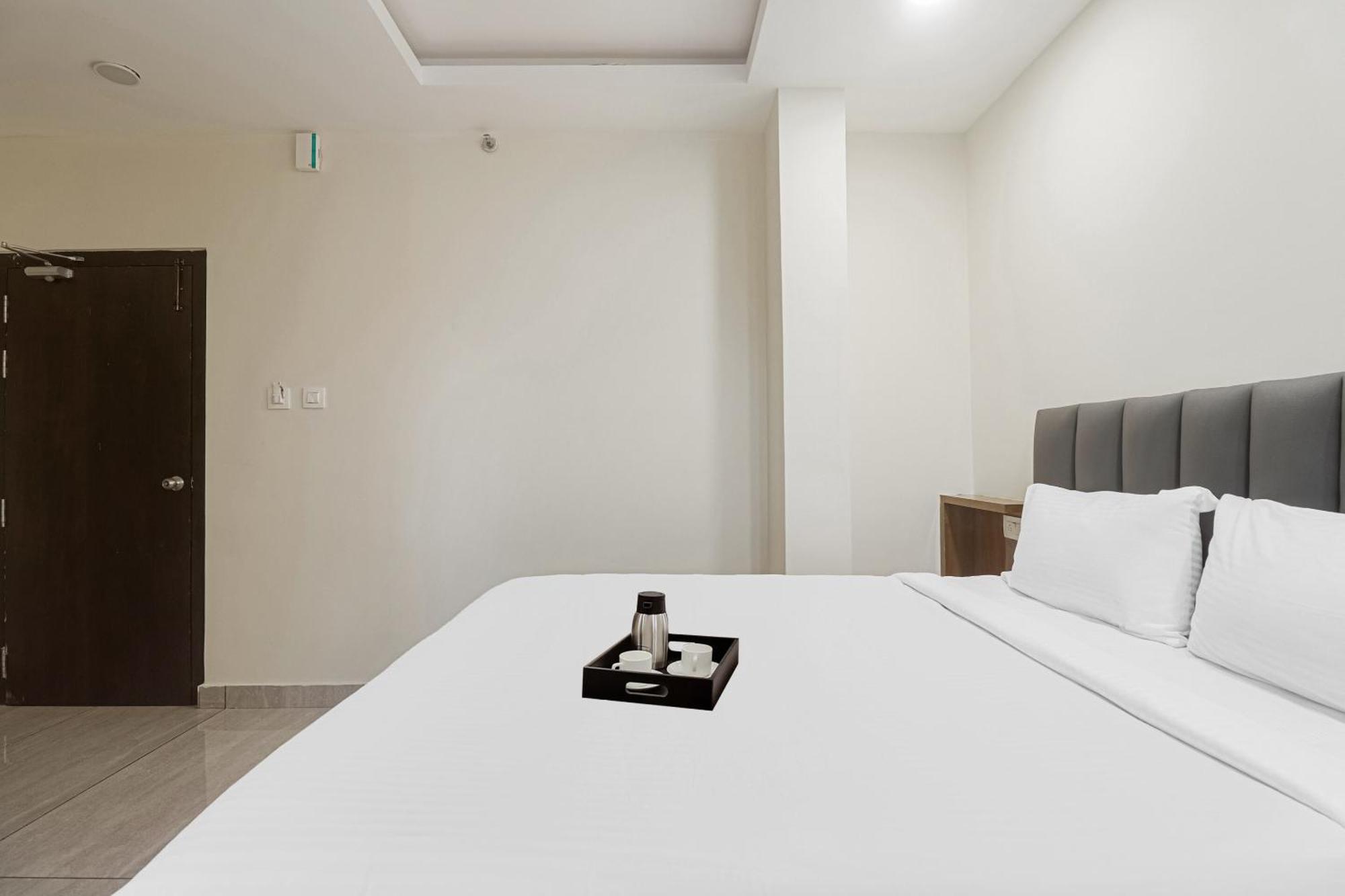 Отель Townhouse Dj Grand Тирупати Экстерьер фото